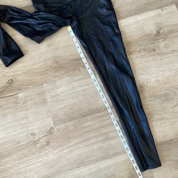 SPANX Faux Leather Leggings sz M - Picture 5 of 9